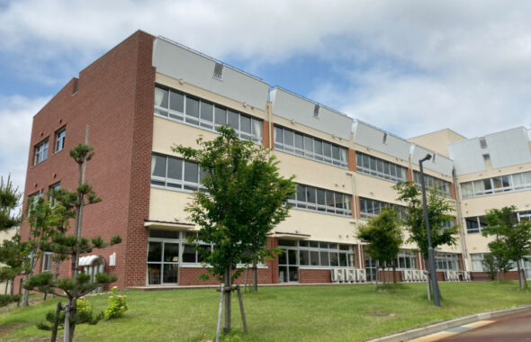 新潟県の左官工事・床コンクリート工事なら佐久間工業株式会社の三条市立大崎学園